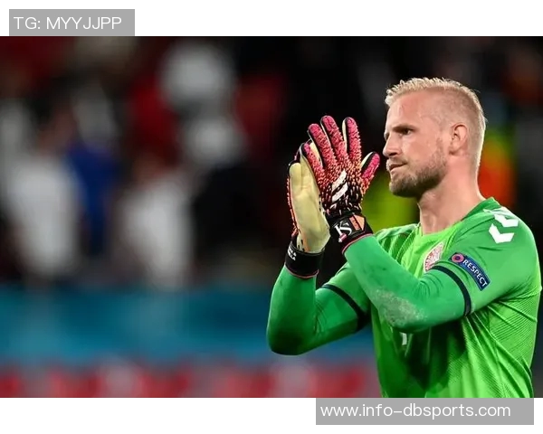 英媒报道小舒梅切尔赛前发现球门高度异常紧急调整确保比赛顺利进行